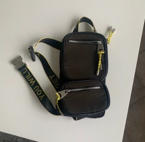 Ryggsäck väska från Zara, olivgrön  - Har bara använt den en gång, så man kan säga att den är ny, fint skick.