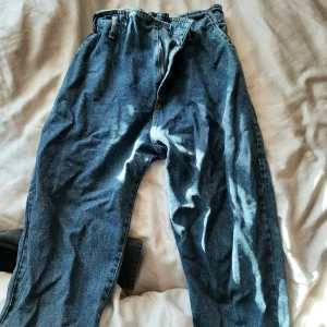 Boyfriend jeans  - Har köpt den från Egypten. Säljer den pga den kom ej till användning. Saknar knapp.
