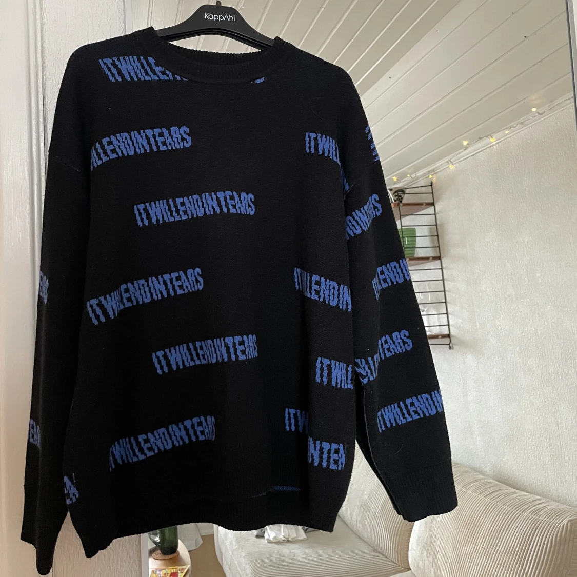 Weekday tröja med text