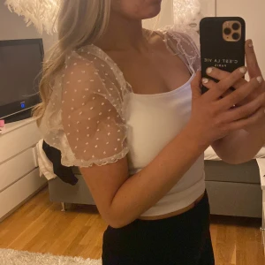 Vit fest topp - Använd en gång!! Storlek M men passar även S💕