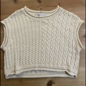 Stickad topp/väst - Bra skick, knappt använd