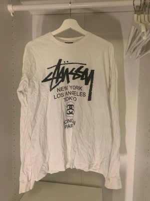 Långärmad Stüssy t-shirt  - Stüssy långärmad t-shirt i storlek Xl