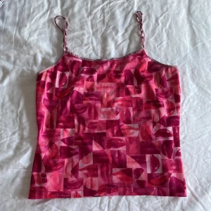 rosa topp - rosa tunn topp. vet ej storleken men passar som S. 💗 köparen står för frakt. 