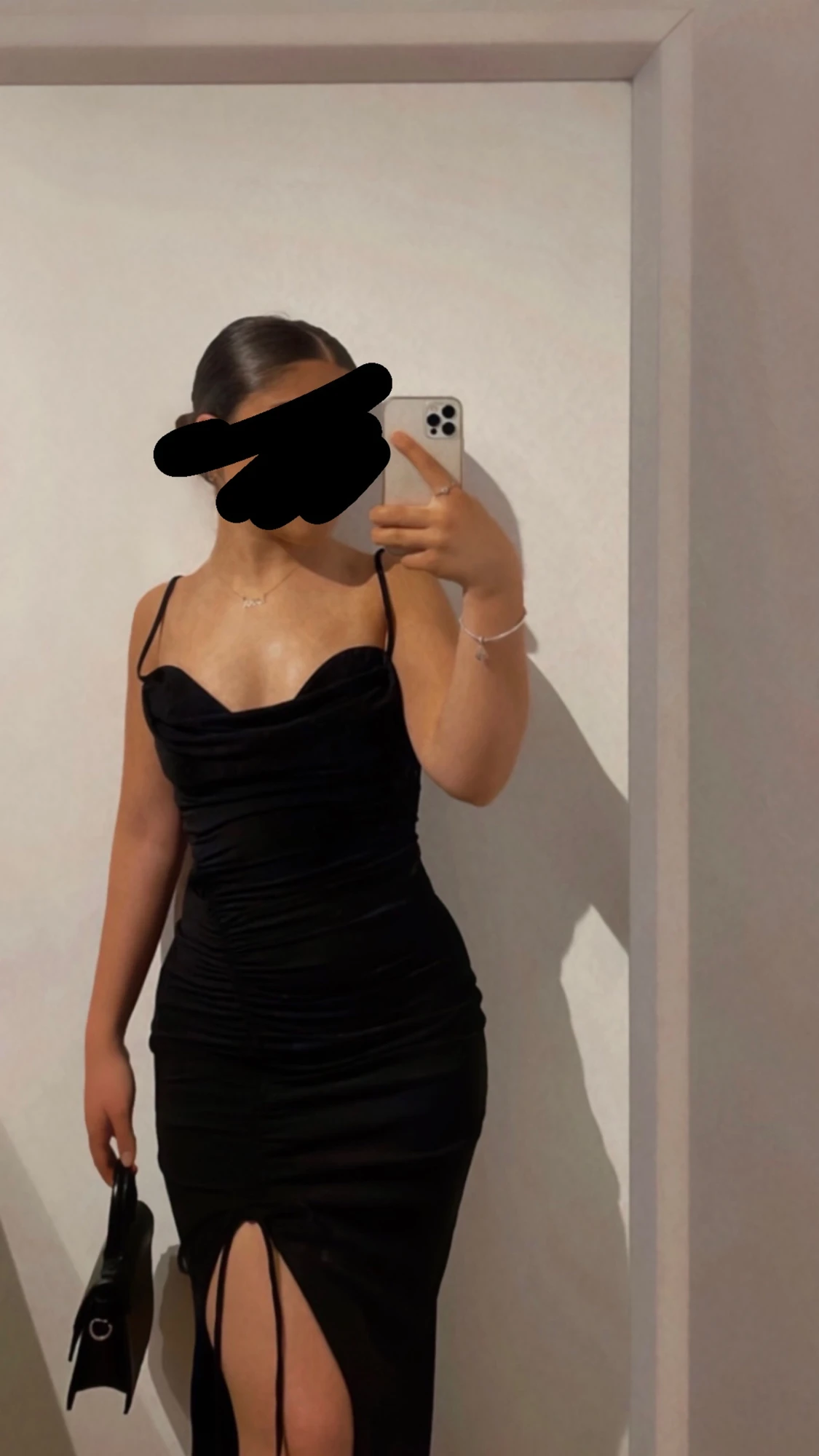 Svart tajt klänning  - 90