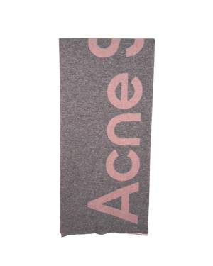  Ljusrosa/grå logo jacquard halsduk från Acne Studios med fransiga kanter.   Mått i cm: Längd: 200 Bredd: 38