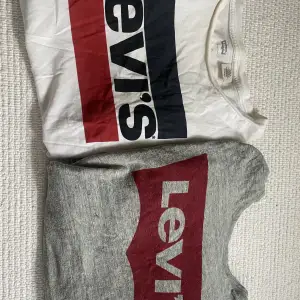 Två stycken Levis t-shirts, köp båda för 100! Storlek xs. Köparen står för frakt!💕