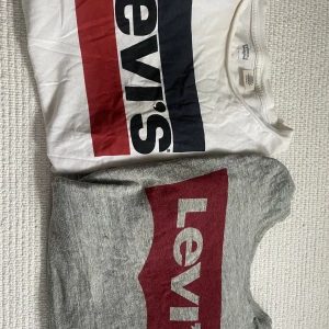 Levis - Två stycken Levis t-shirts, köp båda för 100! Storlek xs. Köparen står för frakt!💕