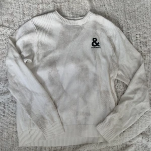 Dolce&gabbana tröja - Köpt på humana men kom inte till användning, coolt mönster.