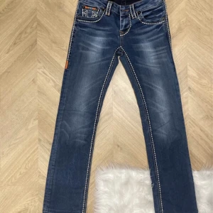 True religion jeans - Lågmidjade jeans från true religion, fri frakt och mått finns i dm