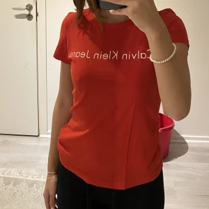 T-shirt  - Fin T-shirt från ck som inte kmr till användning längre