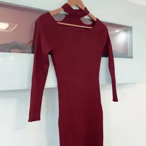 vinröd klänning använd 2 gånger 