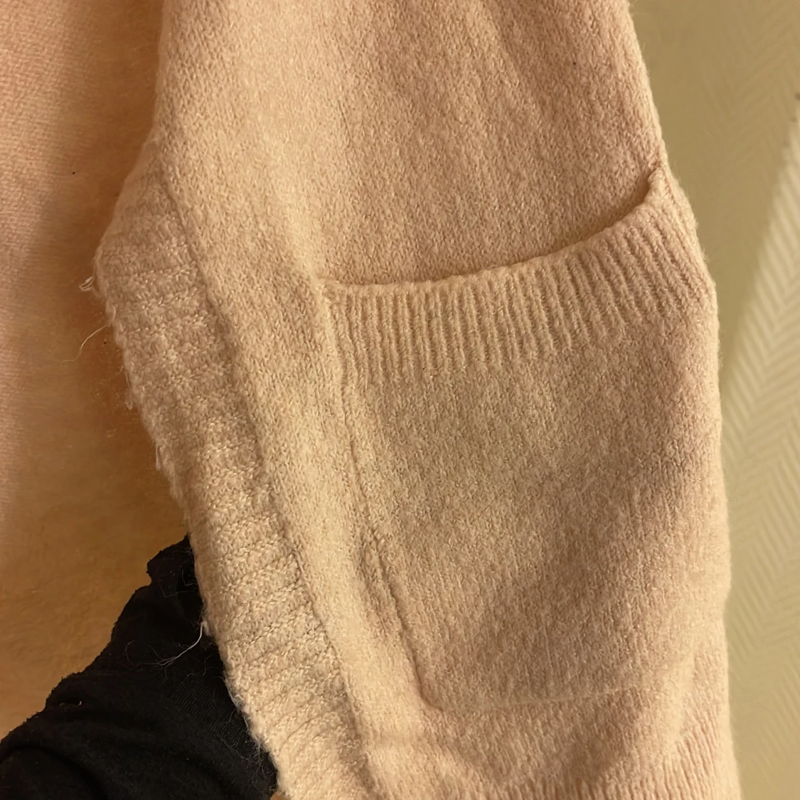 Rosa finstickad kofta - 90