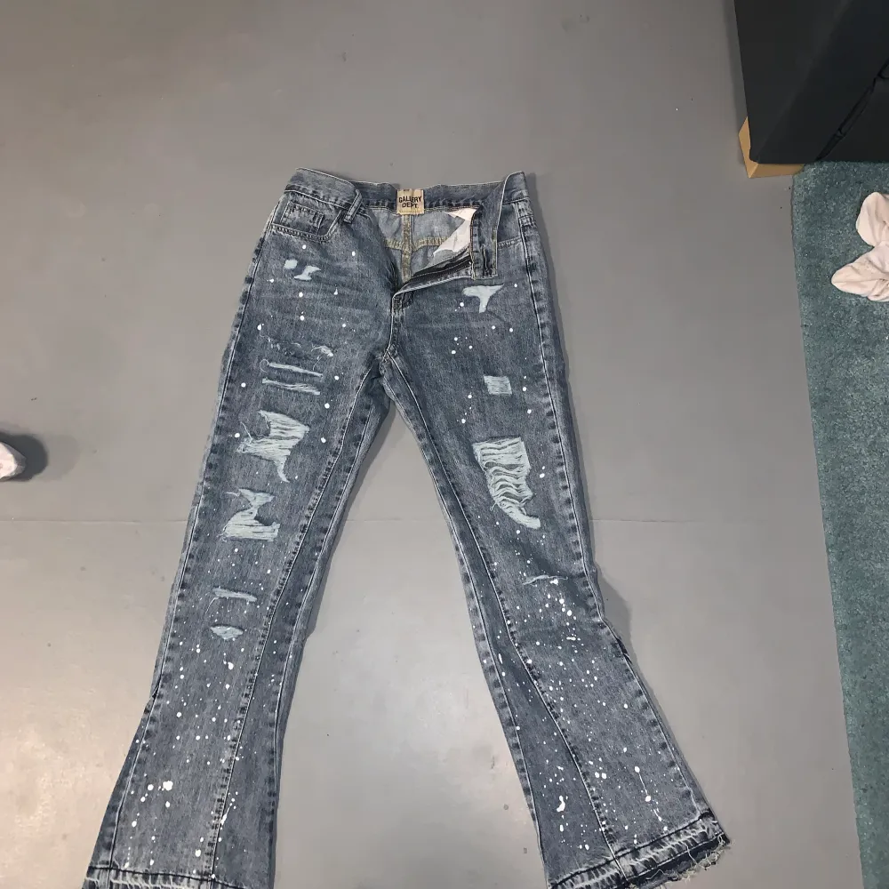 Hej säljer dessa gallery dept jeans för att dom nu blivit för små för mig dom är i väldigt fint skick!. Jeans & Byxor.