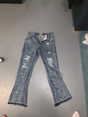 Gallery dept Jeans - Hej säljer dessa gallery dept jeans för att dom nu blivit för små för mig dom är i väldigt fint skick!
