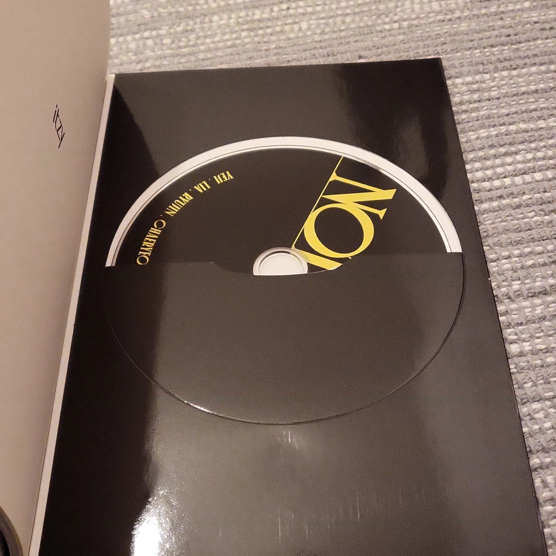 Itzy Not Shy Album (gul) - 91