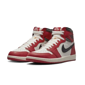 AIR JORDAN 1 RETRO HIGH OG CHICAGO LOST AND FOUND - AIR JORDAN 1 RETRO HIGH OG CHICAGO LOST AND FOUND ! Köpbevis finns (+digitalt kvitto) Storlek 42,5! Självklart följer originalboxen på bilderna med! Helt orörda! För frågor, bud eller fler bilder så är det bara att höra av sig!