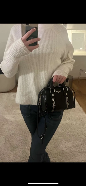 Zadig väska nano Sunny bag - Säljer min älskade sunny bag från zadig & voltaire med super fina detaljer på!🌟 Kan mötas upp och frakta ( köpare står för frakt ) 💗