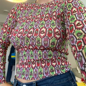 Mesh topp från Kookai! - Super gullig topp från KOOKAI. I mesh men är inte genomskinlig alls!  Säljes pga blivit för liten. 