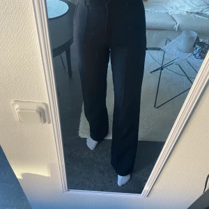 Kostymbyxor - Kostymbyxor från madlady. Lite långa på mig är 166, dom är i storlek S men skulle lika väl kunna passa M