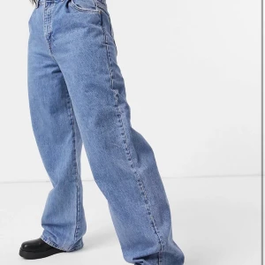 Pull&Bear  - Ett par byxor från asos vid märkte Pull&Bear.  Mycket bra skick med tanken på att jag har använt dom 3 gånger.  Stolek EUR 36  Köpt för 399 kr, säljer för 340kr inklusive frakt.  