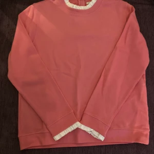 Tröja  - Mycket fin tröja som ny använd endast en gång. 