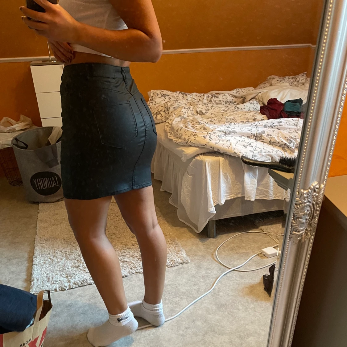 Kjol i skinn-imitation  - 90