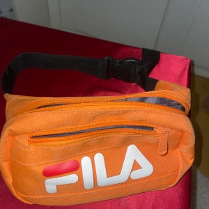 Fila midjeväska - Nyskick ✨