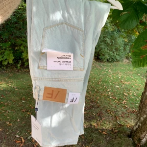 Jeans - Jättefina jeans som tyvärr är för små för mig. Helt nya med taggar kvar.  Nypris: ca 500kr Storlek: W31 L32