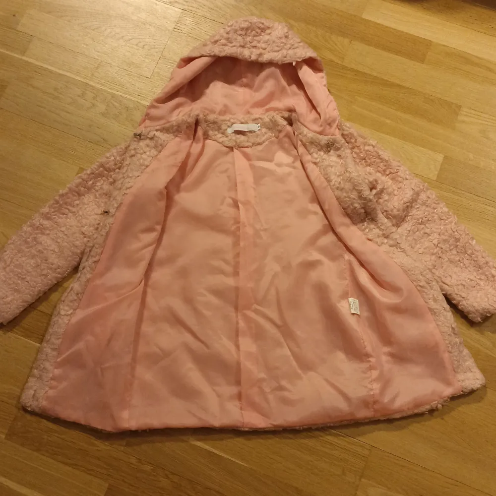 Second hand. Pink sweater for girl size 12.. Jackor.