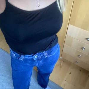 Jeans zara - Högmidjade jeans från zara. Trodde dessa va midwaist när jag köpte dom men de är högmidjade och aldrig använda. 