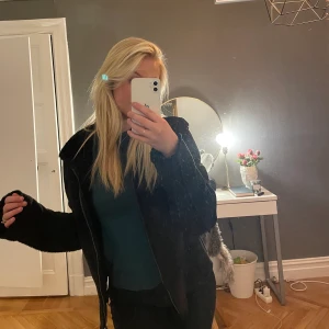 Höst/vinter jacka  - Ganska varm och fodrad inuti 