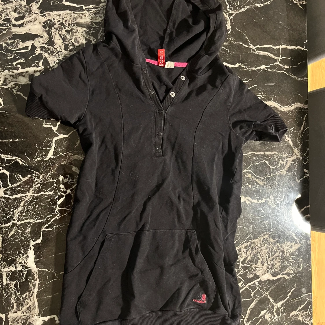 Kortärmad huvtröja