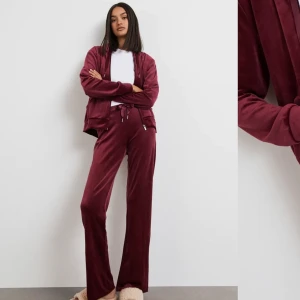 Gina mjukis sett - • Vinrött ❤️ sätt i storlek xs - s 300 