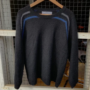 Comme des Garcons Homme - Stickad go tröja från CDGH. Storlek står ej specificerad men jag är 168 och den sitter bra på mig!