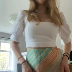 Blus/topp - Superfin croppad topp som har blivit för liten tyvärr. Supersöt dock och bra skick.