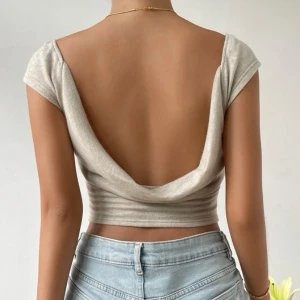 Söt topp - Säljer denna då passformen inte passar mig, frakten ingår tyvärr inte🥰