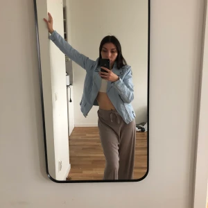 Leather jacka  - Använd endast ett fåtal gånger och i mycket bra stick 🫶🏻