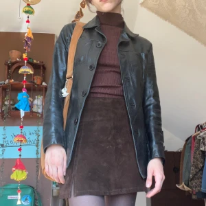 Svart skinjacka - Skinnjacka från märket Mission! Lätt figursydd!