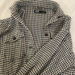 Trendig jacka,Zara - Trendig oversize jacka ifrån zara, st xs. 250kr+ frakt💕