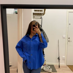 Skjortjacka  - Från zara, knappt använd. Perfekt till hösten med en stickad tröja eller hoodie under 