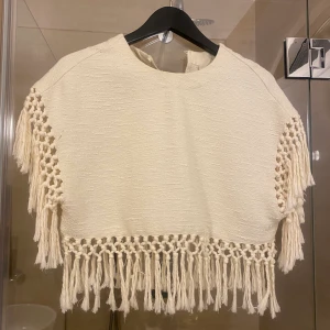 Tshirt - Blus/tshirt i grövre material från H&M i storlek S