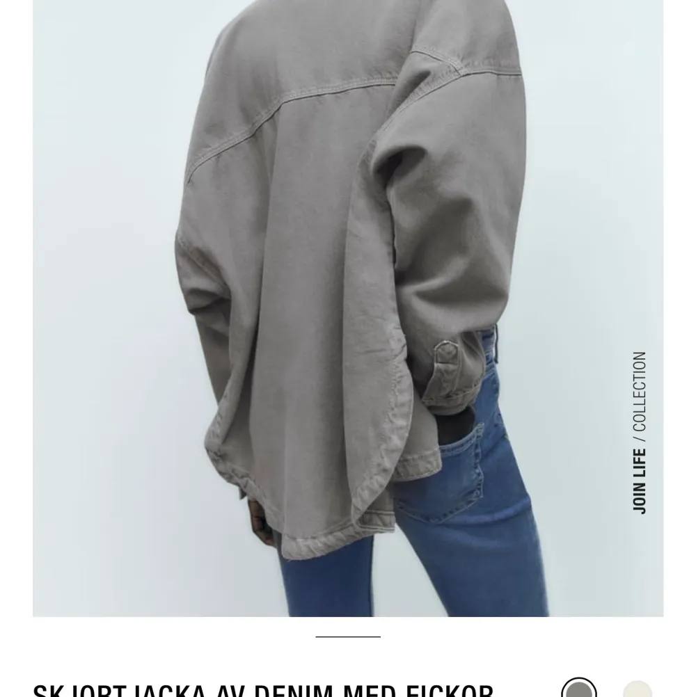 Säljer min gråa jeans jacka från zara då jag ej använder den, den är använd 2-3 gånger och i super bra skick , ny pris 500kr. Jackor.