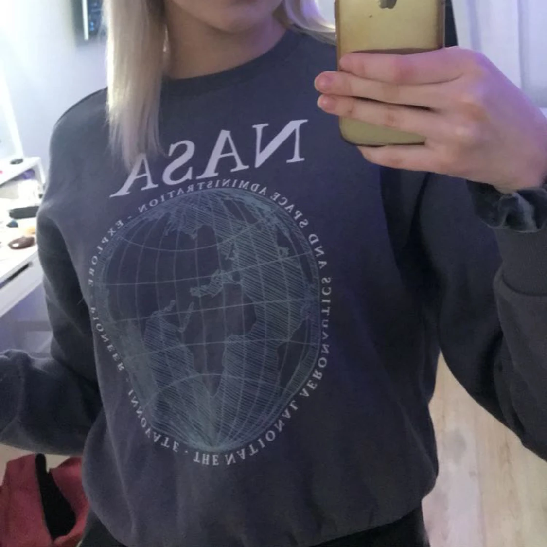 Säljer grå nasa sweatshirt  - 90