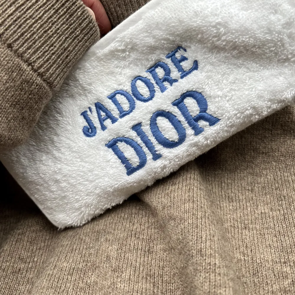 Cute make-up pouch by John Galliano at Dior. It is in good condition. No holes, rips.  I am located in Latvia, Europe and the the item will be shipped from here :) . Väskor.