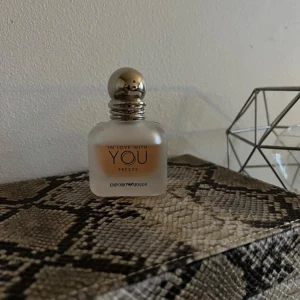Parfym! - ❤️Armani You Freeze. ❤️30 Ml. ❤️200kr. ❤️Toppnot : Körsbär ❤️Bottom note : Patchouli & white musk ❤️Heart note : Peony