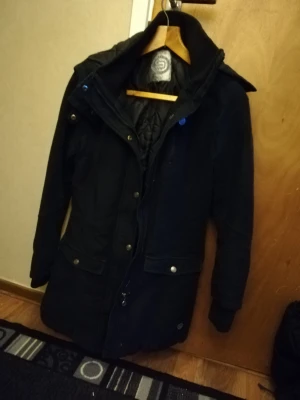 Längre jacka - Måttligt använd, fint skick. 