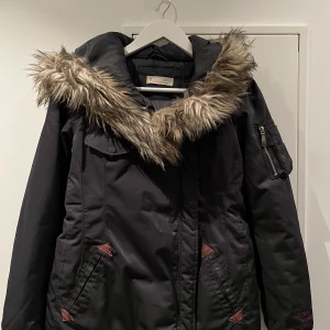 Vinterjacka odd molly - XS Jacka från odd molly, väldigt bra skick, knappt använd. (grå/grön färg)