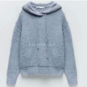 Stickad hoodie från Zara, använd enstaka gånger, andra bilden är lånad🫶🏼