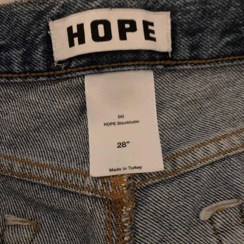 Jag säljer mina Hope Rush Denim jeans då de ej kommer till användning längre. De är i bra skick, inga skador. Köpta för 1800 på Hopes hemsida, säljer dem för 400 . Jeans & Byxor.