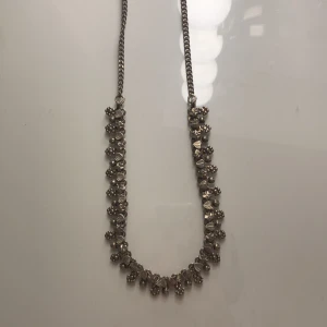 Halsband  - Jättefint halsband!❤️